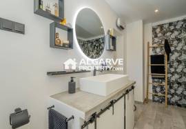 Renovated villa with 3 apartments and open panoramic views near Loulé