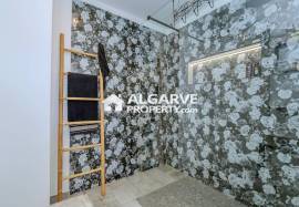 Renovated villa with 3 apartments and open panoramic views near Loulé