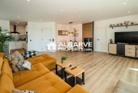 Renovated villa with 3 apartments and open panoramic views near Loulé