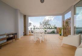 Renovated villa with 3 apartments and open panoramic views near Loulé
