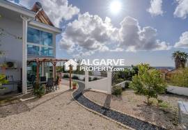 Renovated villa with 3 apartments and open panoramic views near Loulé