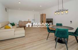 Renovated villa with 3 apartments and open panoramic views near Loulé