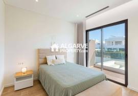 Modern 4‑Bedroom Villa in Al Sakia, Algarve