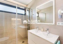 Modern 4‑Bedroom Villa in Al Sakia, Algarve