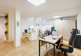 Modern 4‑Bedroom Villa in Al Sakia, Algarve