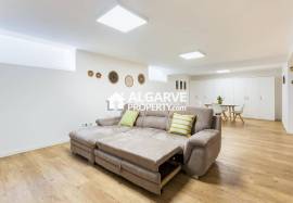 Modern 4‑Bedroom Villa in Al Sakia, Algarve