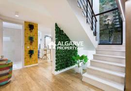 Modern 4‑Bedroom Villa in Al Sakia, Algarve