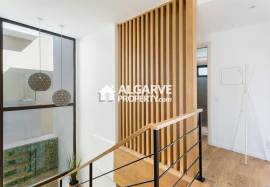 Modern 4‑Bedroom Villa in Al Sakia, Algarve