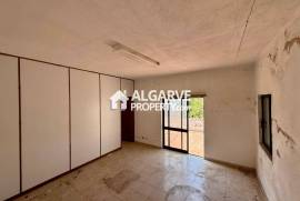 Villa located in a quiet residential area between Vilamoura and Loulé.