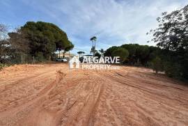 Villa located in a quiet residential area between Vilamoura and Loulé.