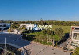 Premium South-Facing Building Plot for Sale in Central Vilamoura Premium South-Facing Building Plot for Sale in Central Vilamoura