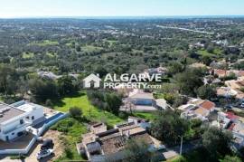 Plot of land with approved PIP for a modern house with sea views near Almancil, Algarve.