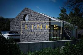 A T2 + 1 Home:  A Countryside Haven