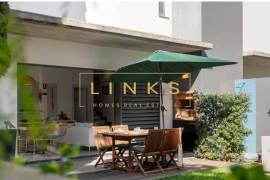 The Ultimate Porto Santo Retreat: 2-Bedroom Villa with Private Garden and Jacuzzi