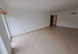 2 Bedroom Apartment - 1st Floor with elevator and Garage –Qta de Betunes