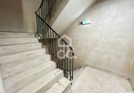 Office converted into refurbished T1 studio | Av. da República – Metro at the door | Gaia