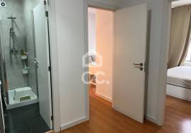 Office converted into refurbished T1 studio | Av. da República – Metro at the door | Gaia