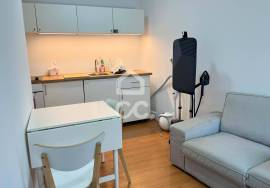 Office converted into refurbished T1 studio | Av. da República – Metro at the door | Gaia