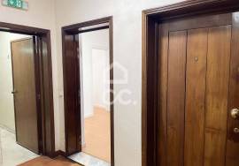 Office converted into refurbished T1 studio | Av. da República – Metro at the door | Gaia