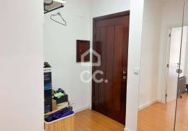 Office converted into refurbished T1 studio | Av. da República – Metro at the door | Gaia