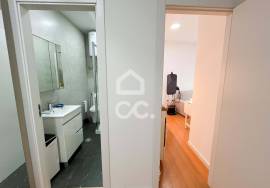 Office converted into refurbished T1 studio | Av. da República – Metro at the door | Gaia