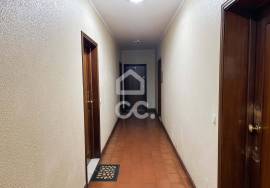 Office converted into refurbished T1 studio | Av. da República – Metro at the door | Gaia