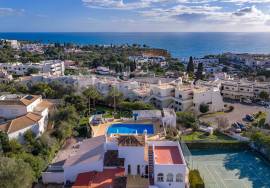 Prime Location - Sea-View 6-BedroomVilla | Heated Pool, Jacuzzi & Tennis Court | Carvoeiro Center