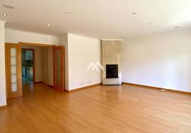 2 bedroom apartment in Quinta das Patinhas with 2 parking spaces