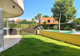 2 bedroom apartment in Quinta das Patinhas with 2 parking spaces