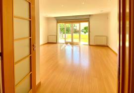 2 bedroom apartment in Quinta das Patinhas with 2 parking spaces