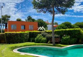 2 bedroom apartment in Quinta das Patinhas with 2 parking spaces