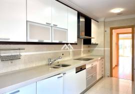 2 bedroom apartment in Quinta das Patinhas with 2 parking spaces