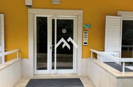 2 bedroom apartment in Quinta das Patinhas with 2 parking spaces