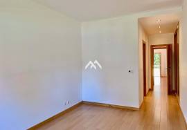 2 bedroom apartment in Quinta das Patinhas with 2 parking spaces