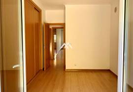 2 bedroom apartment in Quinta das Patinhas with 2 parking spaces
