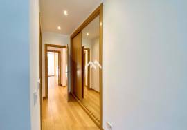 2 bedroom apartment in Quinta das Patinhas with 2 parking spaces