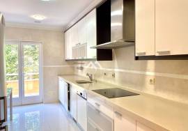 2 bedroom apartment in Quinta das Patinhas with 2 parking spaces