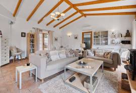 Loulé- Elegant 3-bedroom Villa with pool & countryside views