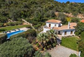 Loulé- Elegant 3-bedroom Villa with pool & countryside views