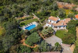 Loulé- Elegant 3-bedroom Villa with pool & countryside views