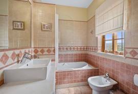 Loulé- Elegant 3-bedroom Villa with pool & countryside views