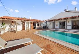 São Bartolomeu de Messines – Single-storey 3+1-bedroom villa with pool and land
