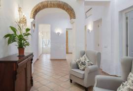 Olhão – Restored elegant 1+1-bedroom historic home with outdoor living