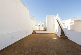 Olhão – Restored elegant 1+1-bedroom historic home with outdoor living