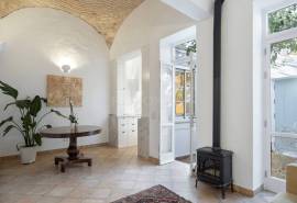 Olhão – Restored elegant 1+1-bedroom historic home with outdoor living