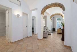 Olhão – Restored elegant 1+1-bedroom historic home with outdoor living