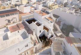 Olhão – Restored elegant 1+1-bedroom historic home with outdoor living