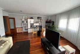 Spacious and bright apartment with direct garage and storage room of 15 m2