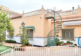 House for sale in Novelda (Alicante).
