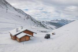 Exclusive ski-in/ski-out baita in the Val Jumela - a unique retreat in an absolutely secluded location in the heart of the Dolomites